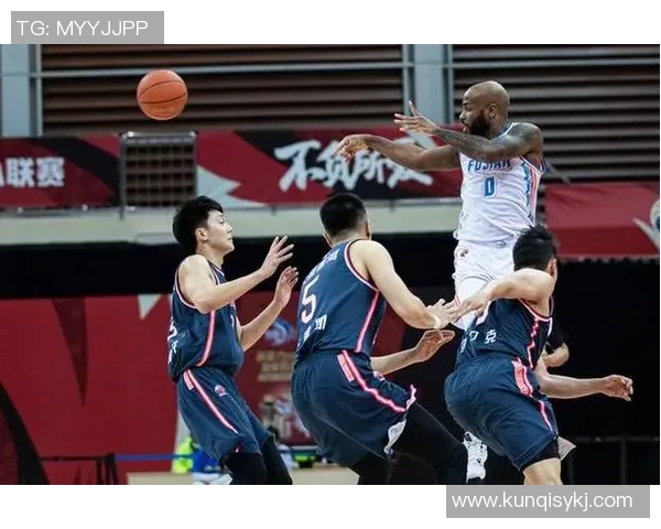 上海足球队在世锦赛积分榜上以72分稳居第一位置引发关注 上海足球队在世锦赛积分榜上以72分稳居第一位置引发关注