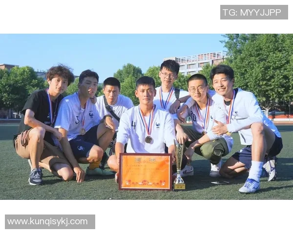 南京足球队在全国耐力排行榜中荣登第八名展现出色竞技状态与团队精神 南京足球队在全国耐力排行榜中荣登第八名展现出色竞技状态与团队精神