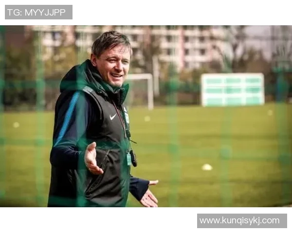 手机屏幕破裂的足球明星如何在逆境中重拾辉煌与激情 手机屏幕破裂的足球明星如何在逆境中重拾辉煌与激情