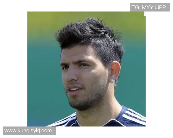 足球明星修边发型揭秘如何打造时尚与运动兼具的完美造型 足球明星修边发型揭秘如何打造时尚与运动兼具的完美造型