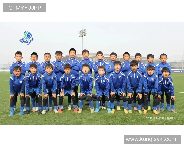 足球明星帅气男孩的魅力瞬间与青春活力的完美结合 足球明星帅气男孩的魅力瞬间与青春活力的完美结合